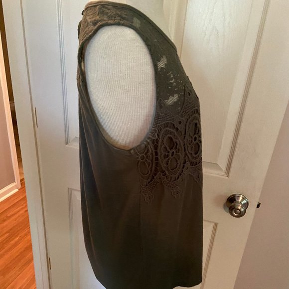Olive green sleeveless shirt with lace detailing - Picture 6 of 6